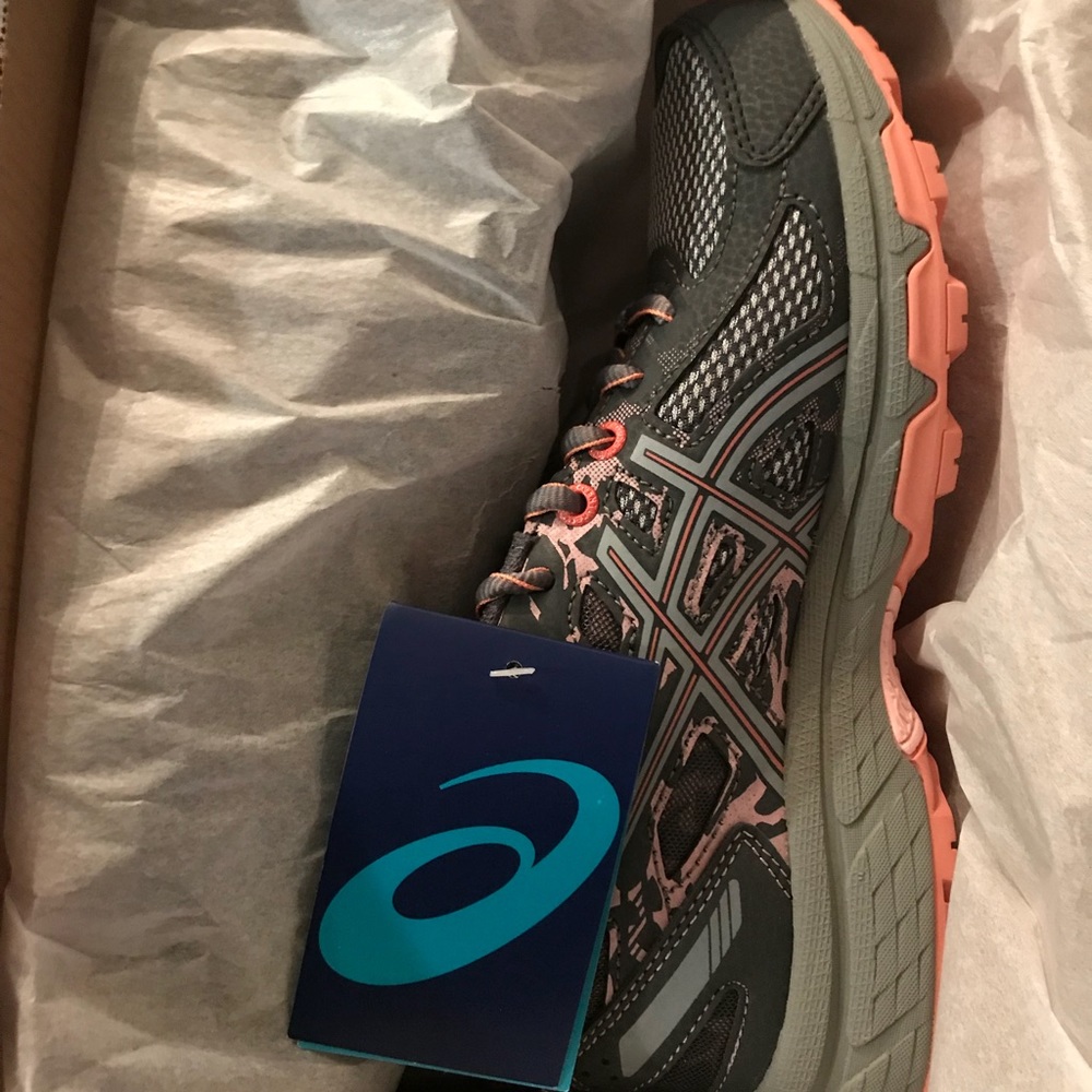 ASICS Gel Venture 6-  NWT Sz 6.5